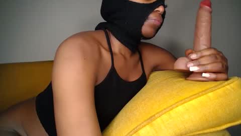 Snapshot of skimask_freak chatting on December 2024 03:46:01 PM Krystal Belle online show from December 2024 03:46:01 PM