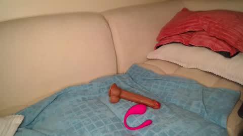 Snapshot of skimask_freak chatting on March 2025 02:56:02 PM Krystal Belle online show from March 2025 02:56:02 PM