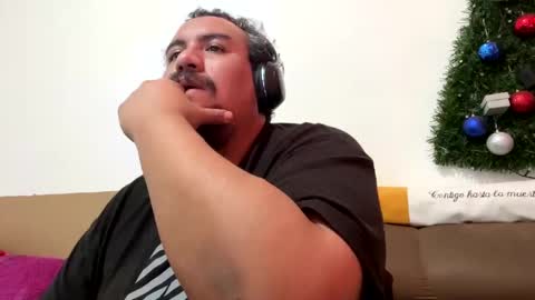 Snapshot of skinhell chatting on January 2025 10:17:02 PM Elias online show from January 2025 10:17:02 PM