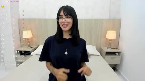 Snapshot of skinny_emily chatting on March 2026 07:31:01 PM Emily Rojas online show from March 2026 07:31:01 PM