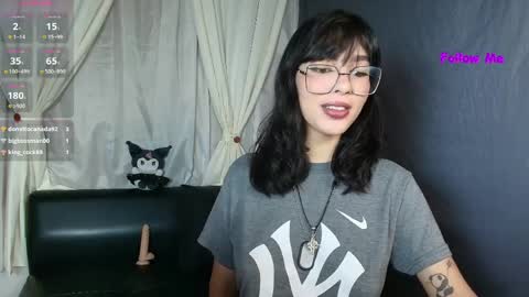 Snapshot of skinny_emily chatting on April 2026 08:28:02 PM Emily Rojas online show from April 2026 08:28:02 PM