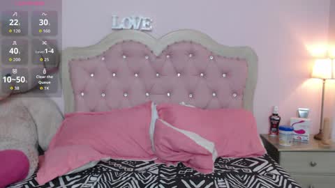 Snapshot of skinny_hailey chatting on April 2026 11:32:01 AM Hailey online show from April 2026 11:32:01 AM