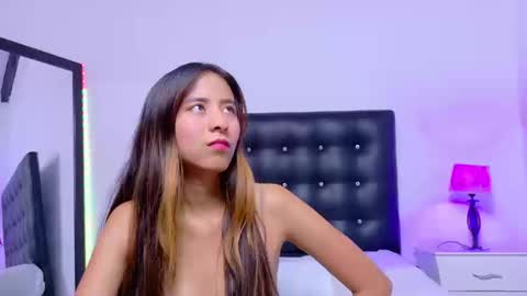 skinny_hottie18 online show from September 2025 01:43:02 PM