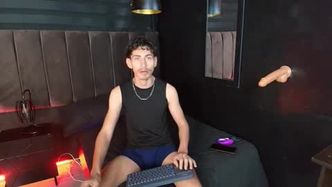 Snapshot of skinny_jean_ chatting on March 2026 08:23:01 PM skinny jean online show from March 2026 08:23:01 PM