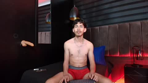 Snapshot of skinny_jean_ chatting on March 2026 03:33:01 PM skinny jean online show from March 2026 03:33:01 PM