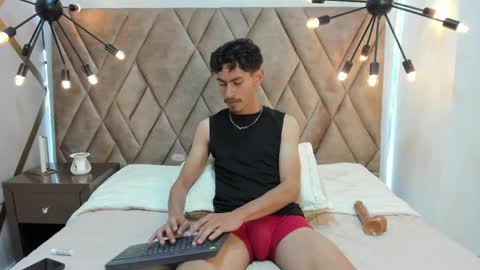 Snapshot of skinny_jean_ chatting on April 2026 09:04:01 PM skinny jean online show from April 2026 09:04:01 PM