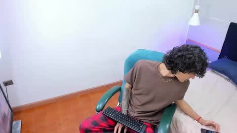 Snapshot of skinny_mac_ chatting on March 2026 12:53:02 PM Mac online show from March 2026 12:53:02 PM