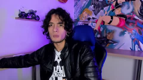 Snapshot of skinny_mac_ chatting on April 2026 01:52:02 PM Mac online show from April 2026 01:52:02 PM