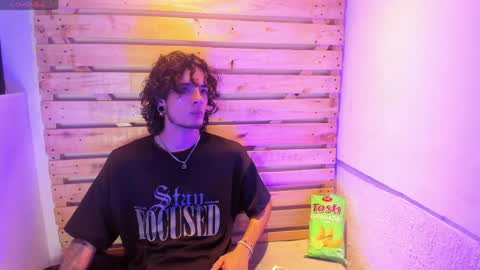 Snapshot of skinny_mac_ chatting on April 2026 02:18:02 PM Mac online show from April 2026 02:18:02 PM