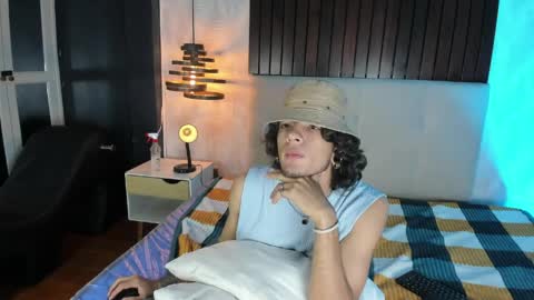 Snapshot of skinny_mac_ chatting on April 2026 12:32:02 PM Mac online show from April 2026 12:32:02 PM