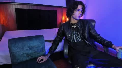 Snapshot of skinny_mac_ chatting on April 2026 12:52:02 PM Mac online show from April 2026 12:52:02 PM