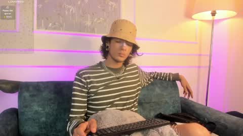 Snapshot of skinny_mac_ chatting on April 2026 01:09:02 PM Mac online show from April 2026 01:09:02 PM