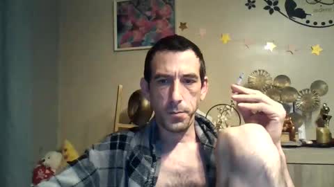 Snapshot of skinnybigcock2 chatting on October 2025 02:32:01 AM SkinnyBigCock2 online show from October 2025 02:32:01 AM