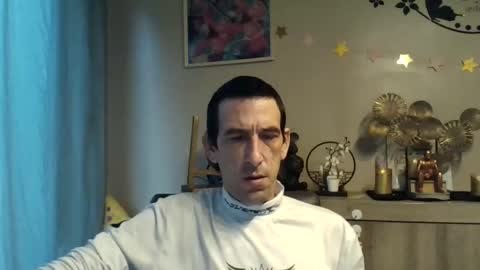 Snapshot of skinnybigcock2 chatting on October 2025 07:08:01 AM SkinnyBigCock2 online show from October 2025 07:08:01 AM