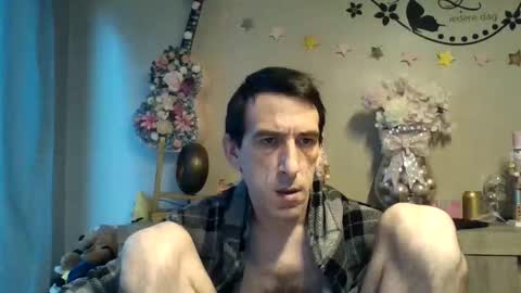 Snapshot of skinnybigcock2 chatting on November 2025 08:18:01 AM SkinnyBigCock2 online show from November 2025 08:18:01 AM