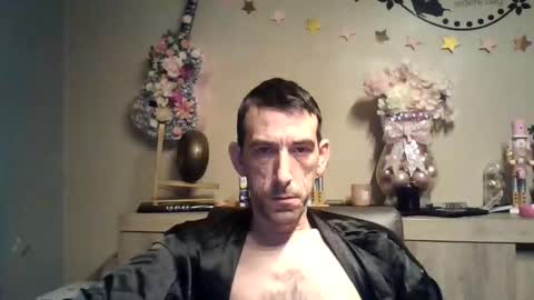 Snapshot of skinnybigcock2 chatting on December 2025 05:58:01 AM SkinnyBigCock2 online show from December 2025 05:58:01 AM