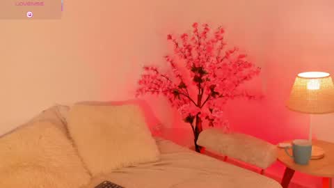 Snapshot of skinnydoll_1 chatting on April 2026 11:09:02 PM Mila online show from April 2026 11:09:02 PM