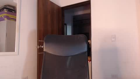 jesica online show from October 2025 05:19:01 AM