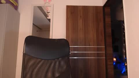 jesica online show from November 2025 05:18:02 AM