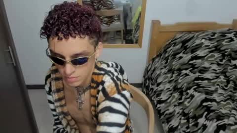 Snapshot of skinnypipe15 chatting on October 2025 11:43:01 AM skinnypipe15 online show from October 2025 11:43:01 AM