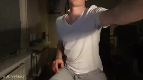 skinnyrisky online show from November 2025 07:41:02 PM