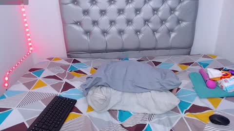 Snapshot of skinnyy_andtight chatting on December 2024 04:32:02 PM Alexa online show from December 2024 04:32:02 PM