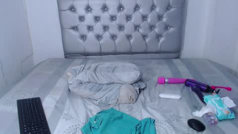 Snapshot of skinnyy_andtight chatting on January 2025 06:20:01 AM Alexa online show from January 2025 06:20:01 AM