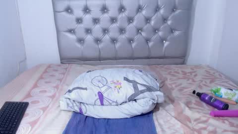 Snapshot of skinnyy_andtight chatting on February 2025 06:33:01 AM Alexa online show from February 2025 06:33:01 AM