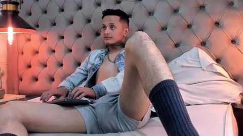 Snapshot of skinnyzeth chatting on November 2025 04:22:02 AM SkinnyZeth online show from November 2025 04:22:02 AM