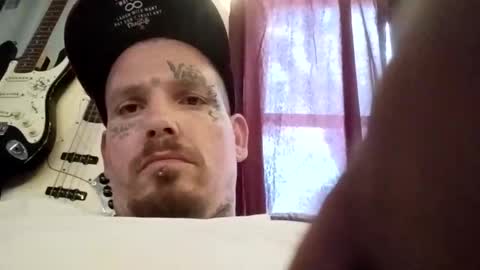 Snapshot of skinz038 chatting on April 2026 04:11:02 PM Skinz038 online show from April 2026 04:11:02 PM