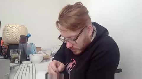 Snapshot of sklave_s chatting on March 2026 09:02:02 AM sklave_s online show from March 2026 09:02:02 AM