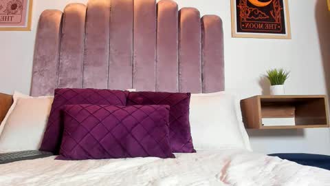 Snapshot of sky_caroline chatting on November 2025 07:15:01 PM Sky Caroline online show from November 2025 07:15:01 PM