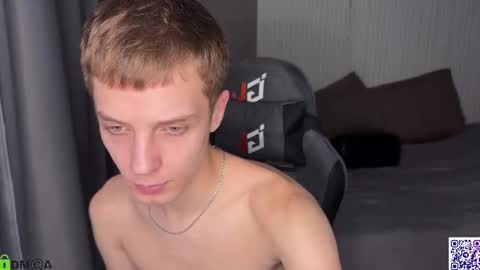 Snapshot of sky_hunter chatting on October 2025 03:00:01 PM sky_hunter online show from October 2025 03:00:01 PM