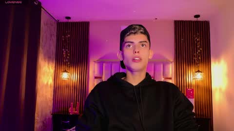 Snapshot of sky_jules chatting on April 2026 01:12:01 PM Daniel online show from April 2026 01:12:01 PM