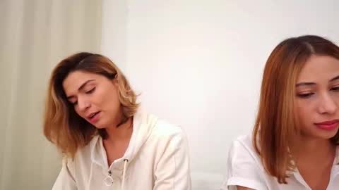 Snapshot of skyamber8v2 chatting on April 2026 10:52:02 AM Vi online show from April 2026 10:52:02 AM