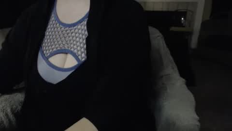 SKYLE   online show from November 2025 04:40:01 AM