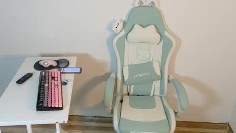 SKYE. online show from September 2025 04:05:01 AM