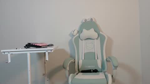 SKYE. online show from September 2025 02:15:02 AM