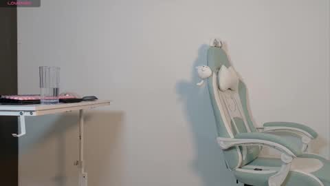 SKYE. online show from October 2025 05:39:02 AM