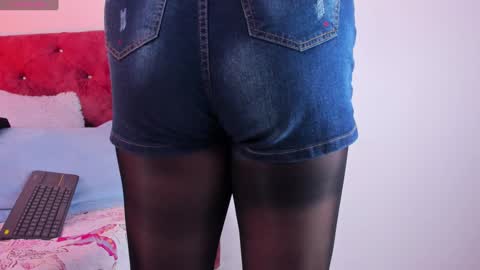 Snapshot of skyhotgirl chatting on February 2025 09:19:01 PM Sky online show from February 2025 09:19:01 PM