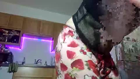 Snapshot of skyisacutie chatting on December 2025 07:01:02 AM Skyisacutie online show from December 2025 07:01:02 AM