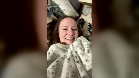 Snapshot of skywinters chatting on April 2026 09:58:02 AM Sky Winters online show from April 2026 09:58:02 AM