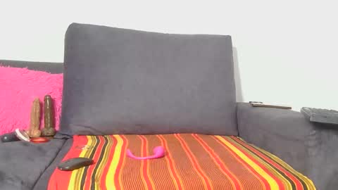 Bella online show from October 2025 01:05:01 AM