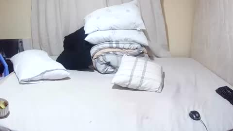 Snapshot of slender_sweetbabe chatting on June 2026 12:05:02 PM slender_sweetbabe online show from June 2026 12:05:02 PM