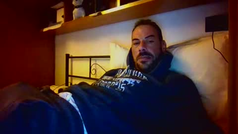 Snapshot of slevin1983 chatting on November 2025 06:52:02 PM slevin online show from November 2025 06:52:02 PM