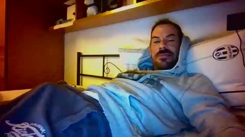 Snapshot of slevin1983 chatting on April 2026 10:32:01 AM slevin online show from April 2026 10:32:01 AM