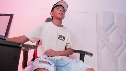 SlimLatino  online show from April 2026 03:42:01 AM