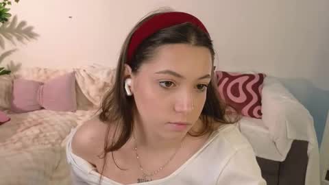 Snapshot of slow_flower chatting on March 2026 12:33:01 PM Emilia online show from March 2026 12:33:01 PM