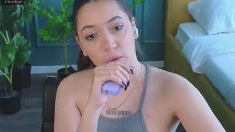 Snapshot of slow_flower chatting on March 2026 12:05:01 PM Emilia online show from March 2026 12:05:01 PM