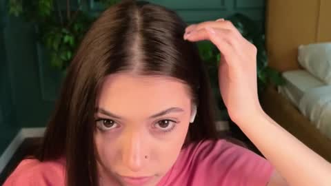 Snapshot of slow_flower chatting on April 2026 12:18:02 PM Emilia online show from April 2026 12:18:02 PM